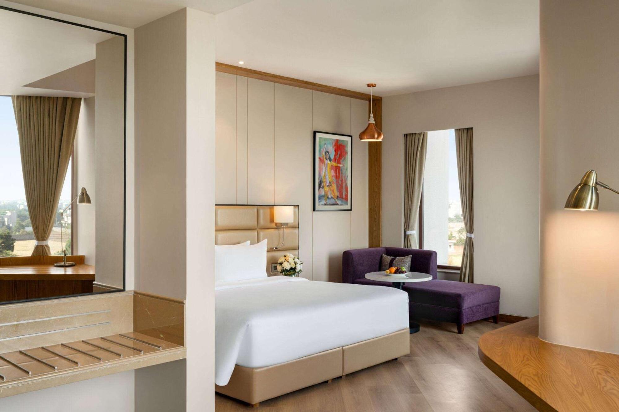 Ramada Encore By Wyndham Amritsar Airport Экстерьер фото