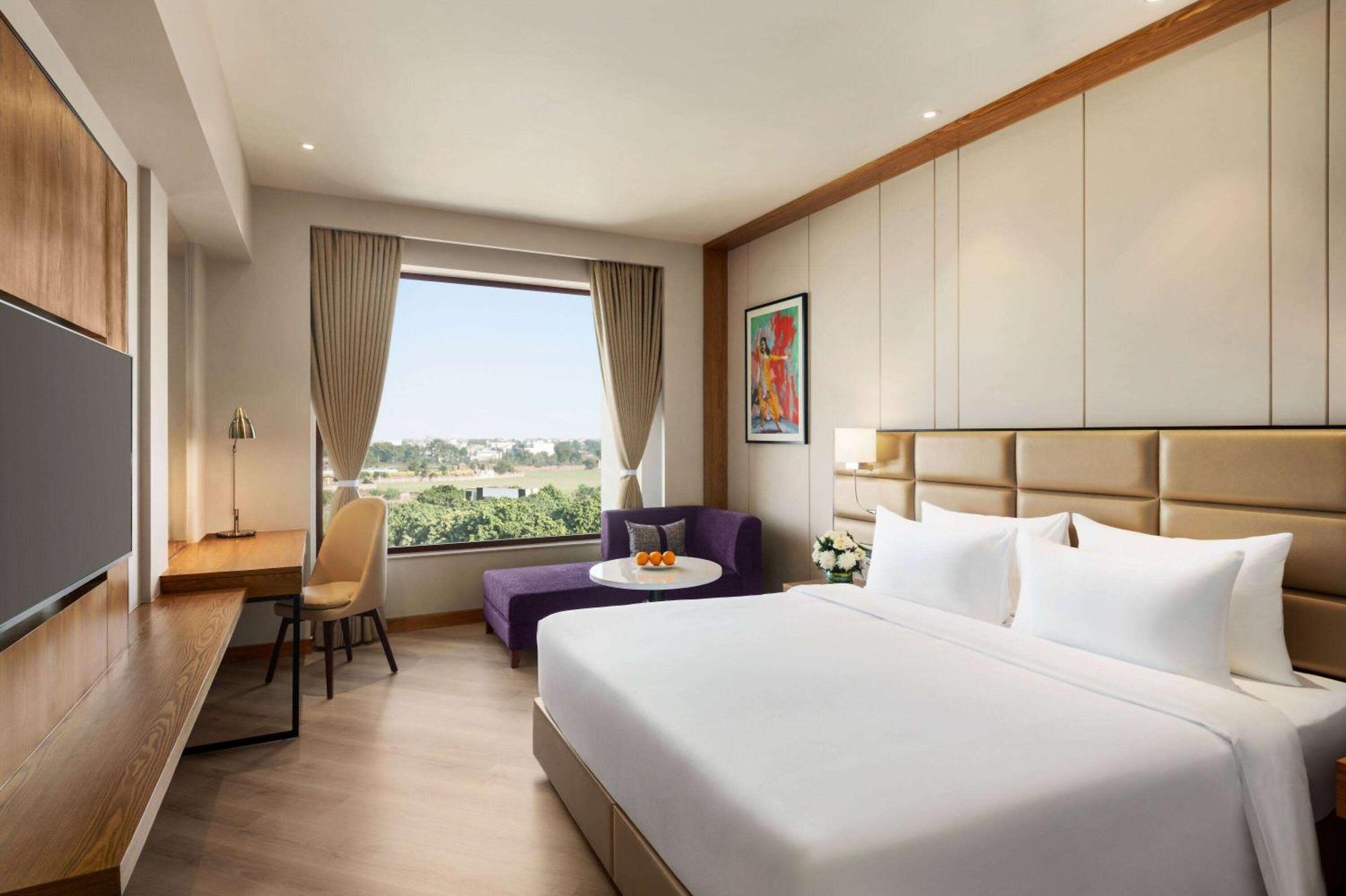 Ramada Encore By Wyndham Amritsar Airport Экстерьер фото
