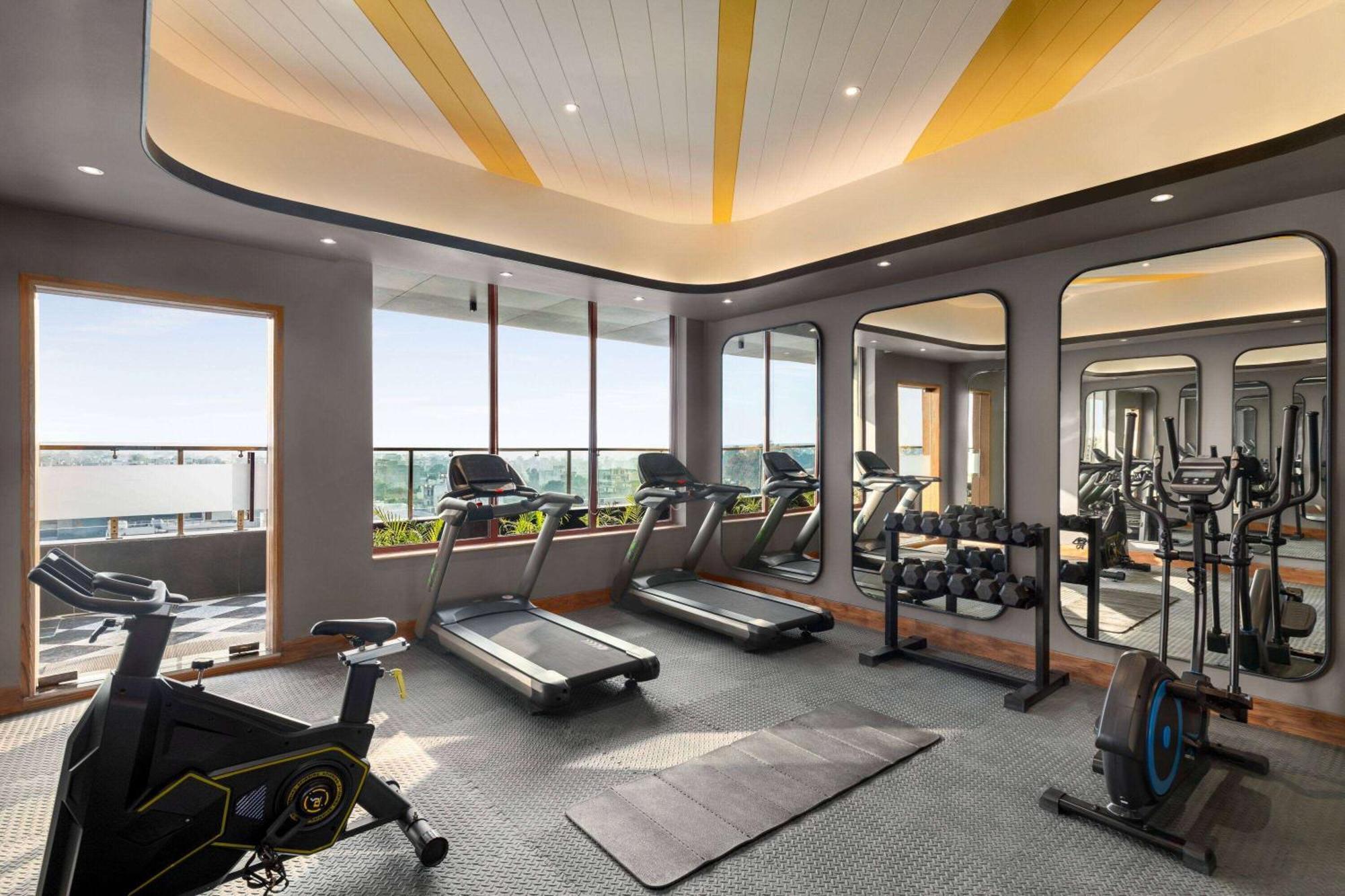 Ramada Encore By Wyndham Amritsar Airport Экстерьер фото