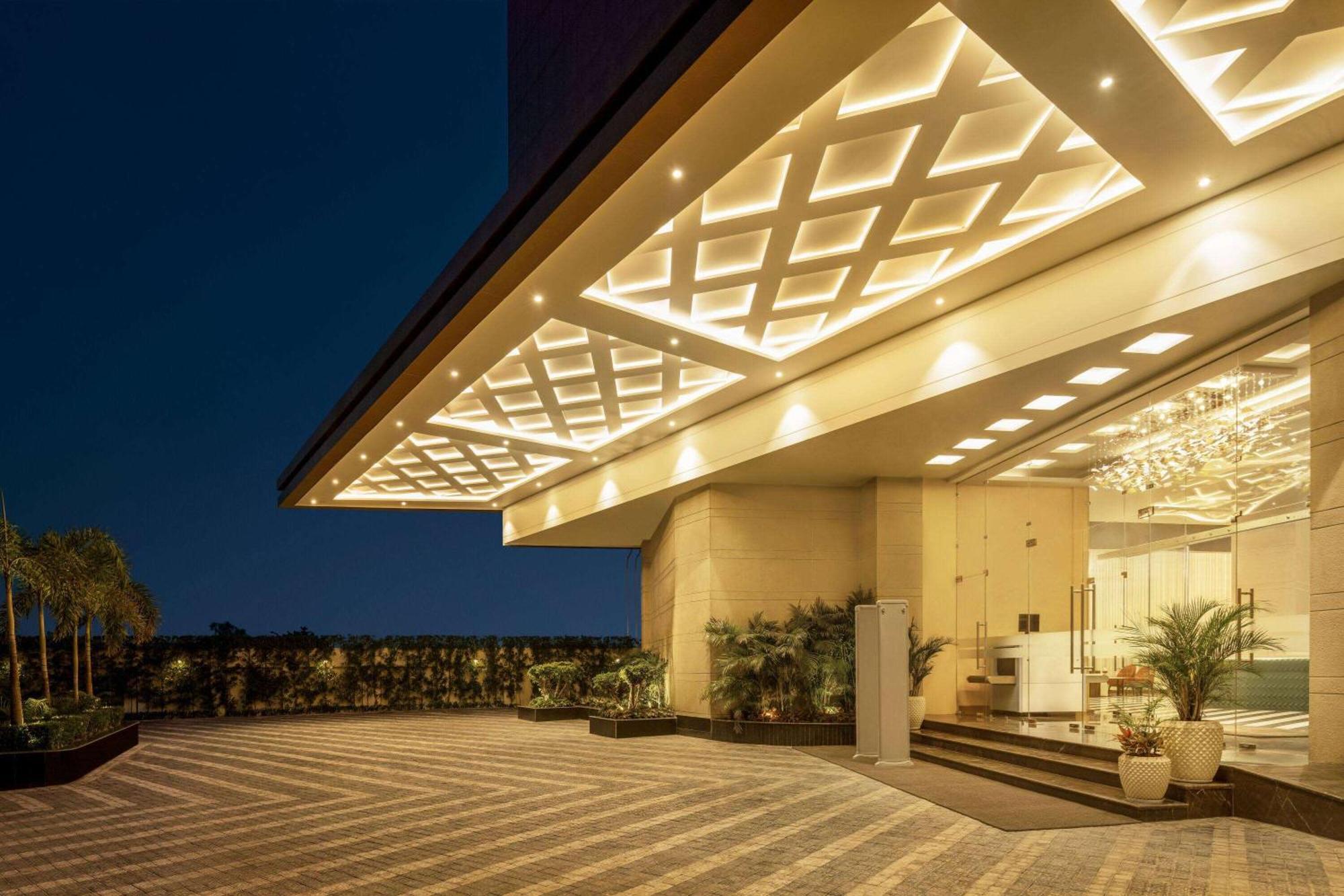 Ramada Encore By Wyndham Amritsar Airport Экстерьер фото